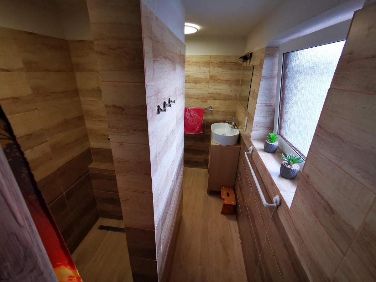 Chata Baska Na Liptove S Vlastnym Dvorom Ліптовський Мікулаш Екстер'єр фото